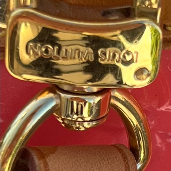 Louis Vuitton Brea Vernis MM coral bag USED GC. - Picture 8 of 16